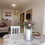Infinity, Free Parking Apartmán
