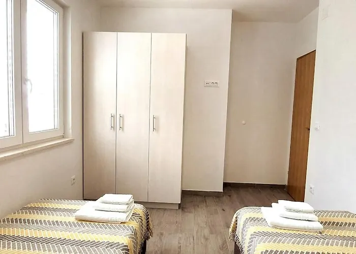 아파트 Infinity, Free Parking