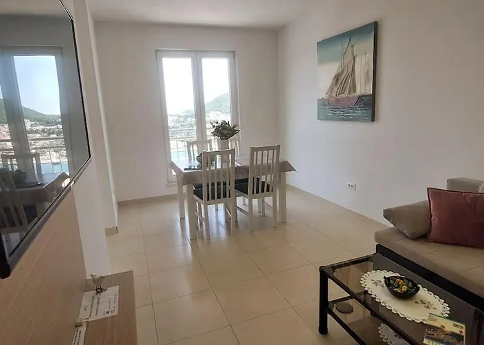 아파트 Infinity, Free Parking