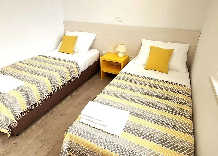 Infinity, Free Parking 아파트