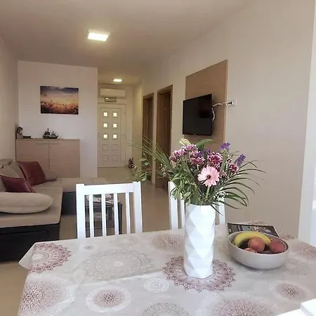 Infinity, Free Parking Apartment