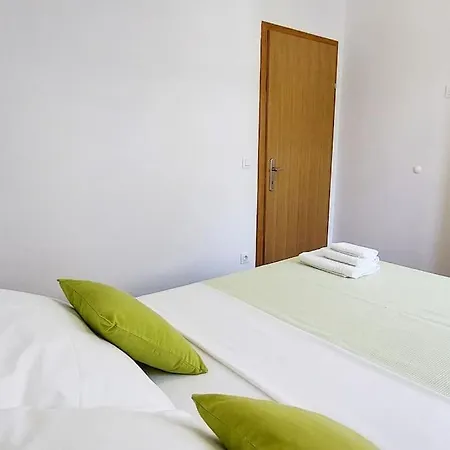 Infinity, Free Parking Apartmán