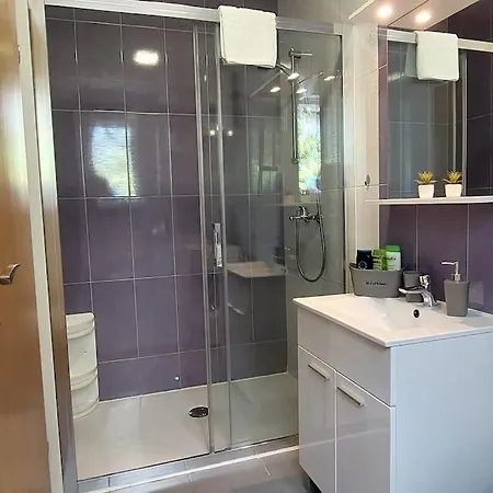 Apartment Infinity, Free Parking