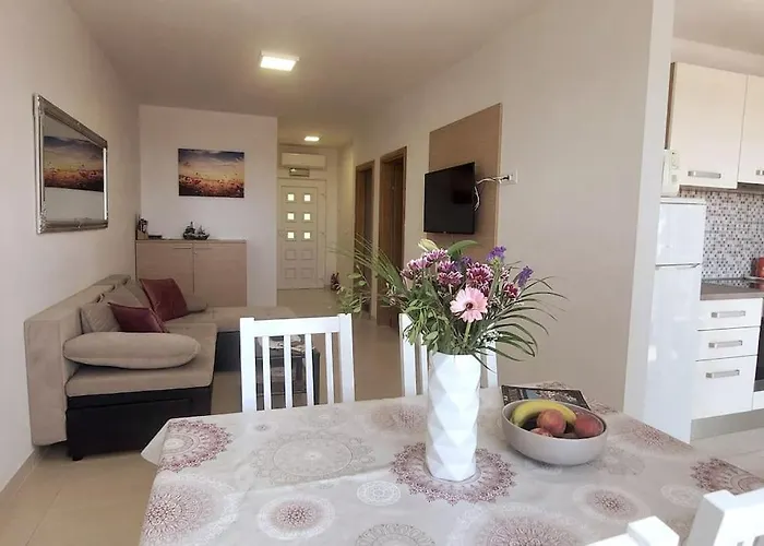 Infinity, Free Parking شقة