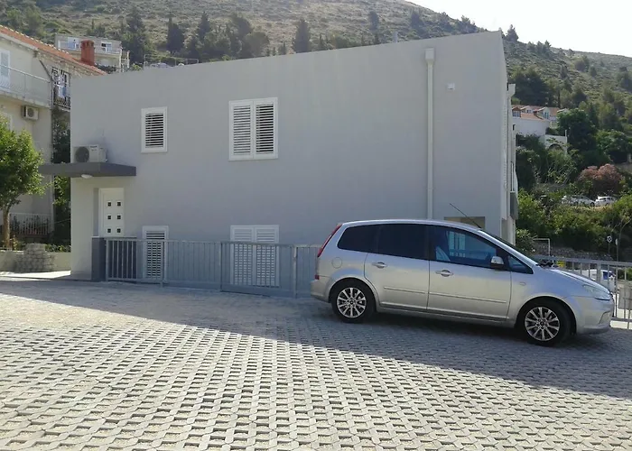 Διαμέρισμα Infinity, Free Parking